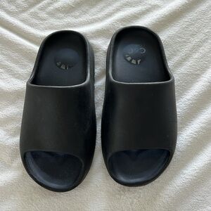 Cloud Shoe Slides